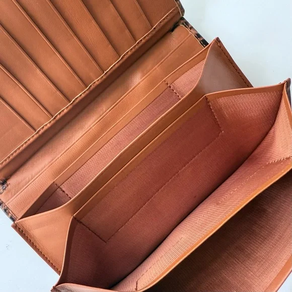 J. Peterman Brown Crocodile-Embossed Italian Leather Clutch / Wallet - Picture 7 of 13